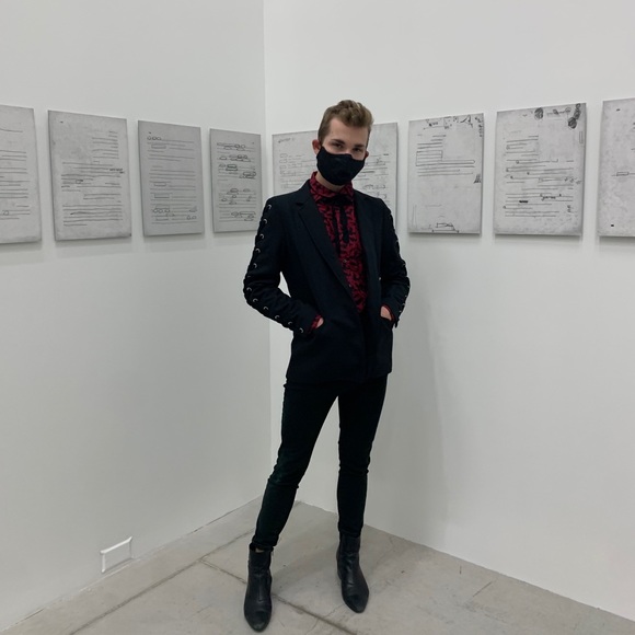 Meet your Posher, Dakota - Picture 1 of 1